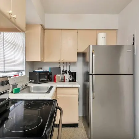 Gorgeous Apartment, A Stone'S-Throw From The Beach-3