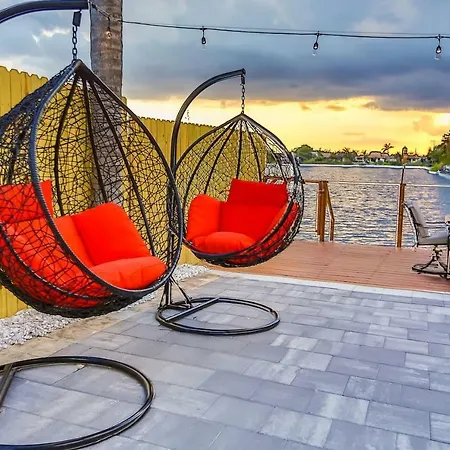 5 Star Pergola & Dine On Sun-Splashed Luxury Deck-2