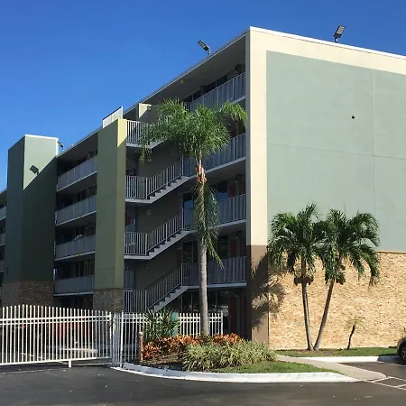 Days Inn By Wyndham Fort Lauderdale Airport Cruise Port-3
