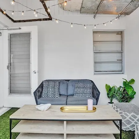 Gorgeous Apartment, A Stone'S-Throw From The Beach-2