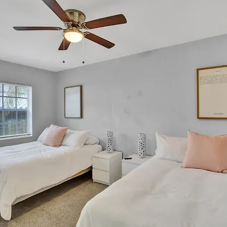 Gorgeous Apartment, A Stone'S-Throw From The Beach-2