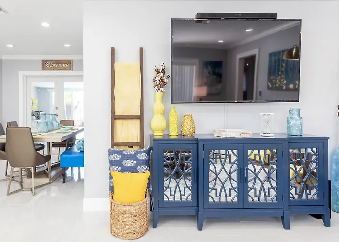 Amazing! 3Br 2Ba Sofa Bed, Near Beach, Heated Pool, Full Kitchen, Wifi, Patio, Bbq, Private Yard, Peaceful Neighborhood