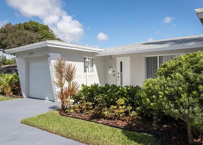Amazing! 3Br 2Ba Sofa Bed, Near Beach, Heated Pool, Full Kitchen, Wifi, Patio, Bbq, Private Yard, Peaceful Neighborhood