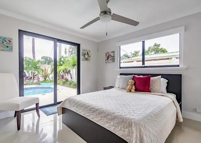 Private, Quiet Pool House Perfect For Relaxing