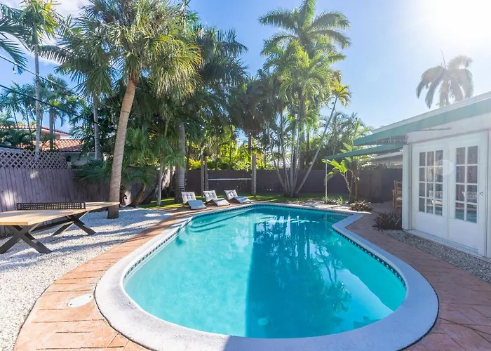 Newly Renovated Pool, Hot Tub, & Epic Backyard