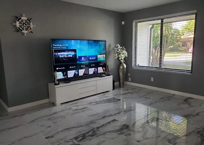 Waterfront Home With Heated Pool & Jacuzzi & Pool Table & Ping Pong Table & Bar By Hard Rock Casino