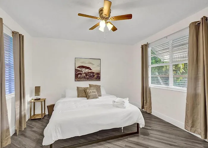 Brand New 4Bed/2Bath - Renovated Luxury Stay