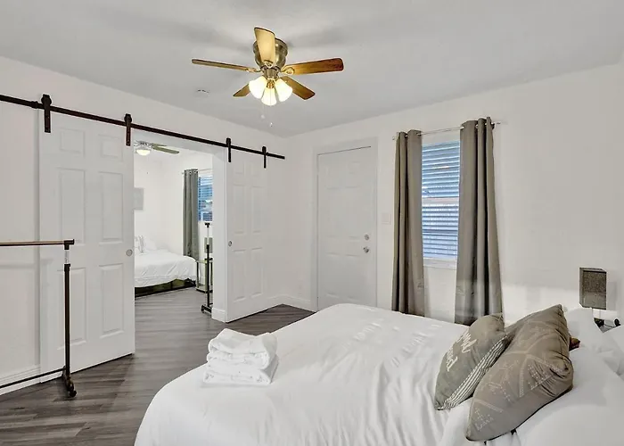 Brand New 4Bed/2Bath - Renovated Luxury Stay