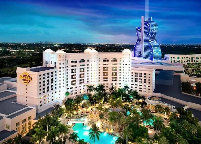 Jungle To Beach 4 R 3 Bedroom Family And Pet Heated Pool N Airport N Beach N Hard Rock