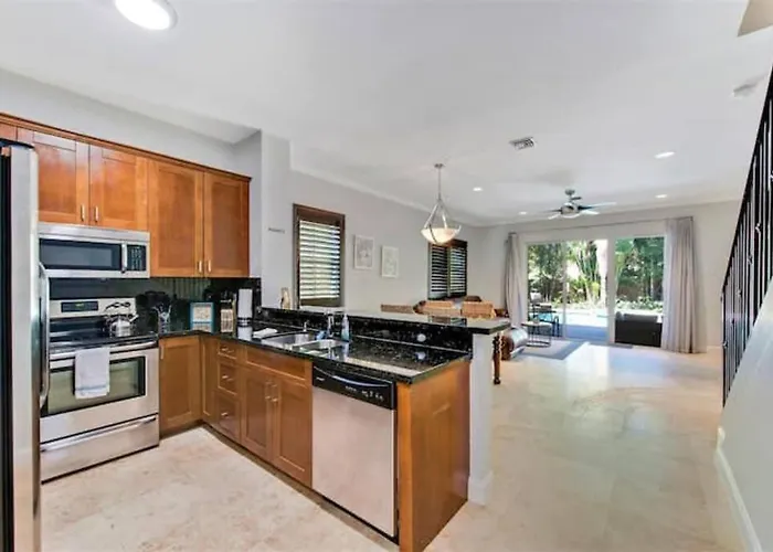House With Pool Close To Shopping And Beach