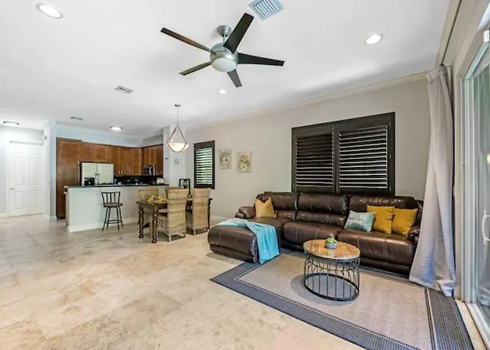 House With Pool Close To Shopping And Beach