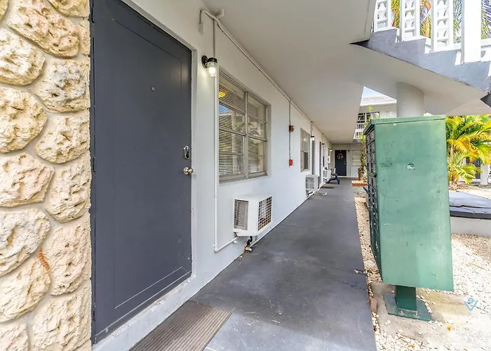 Pet friendly Lovely Stay At Holiday Park By Angel Host Fort Lauderdale