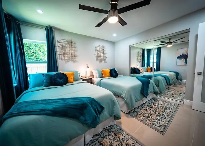 Modern 3 Bedroom Home W/ Hot Tub Near Fort Lauderdale Beach que aceita animais de estimação
