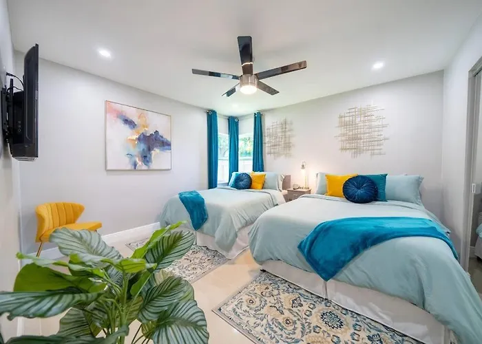 Modern 3 Bedroom Home W/ Hot Tub Near Fort Lauderdale Beach que aceita animais de estimação
