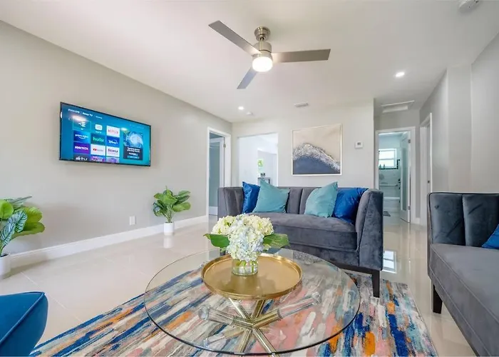Modern 3 Bedroom Home W/ Hot Tub Near Fort Lauderdale Beach que aceita animais de estimação