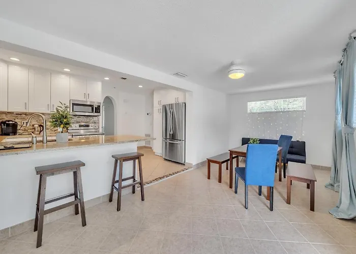 Charming Florida Home Few Minutes To The Beach