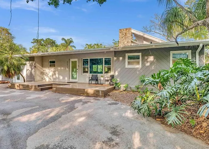 Villa Rare Hidden Getaway Heated Pool 1.5 Acres! Sleeps 16 à Fort Lauderdale