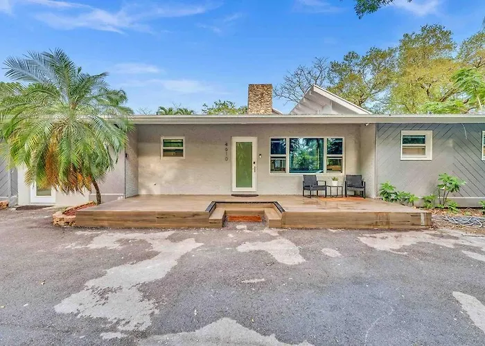 Villa Rare Hidden Getaway Heated Pool 1.5 Acres! Sleeps 16 à Fort Lauderdale