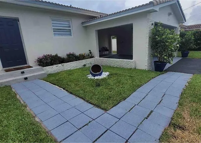 Walktobeach/Luxury Beachhouse/Hottub/Pooltable/Bbq Fort Lauderdale