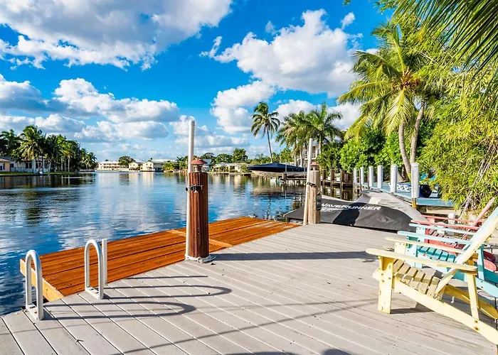 Waterfront Villa: Heated Pool, Dock, Kayaks Fort Lauderdale with Pool