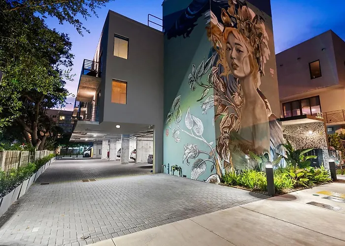 Pretty Rola 201 Luxury 1B1B W King Bed At Downtown Fort Lauderdale