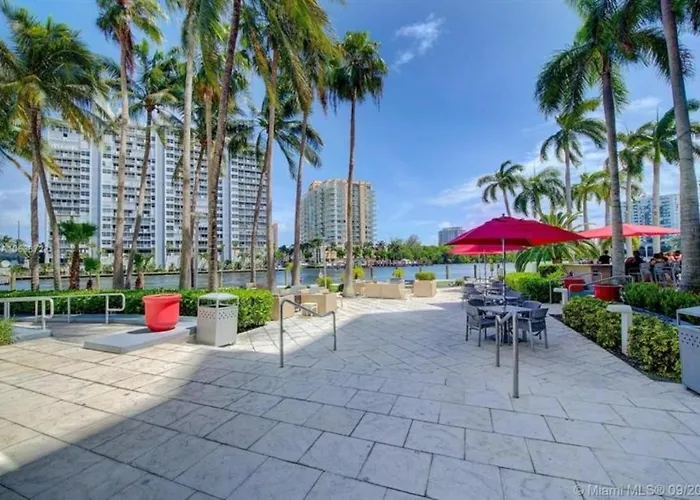 Awesome Waterview Penthouse- Resort Amenities, Walk To The Beach Fort Lauderdale