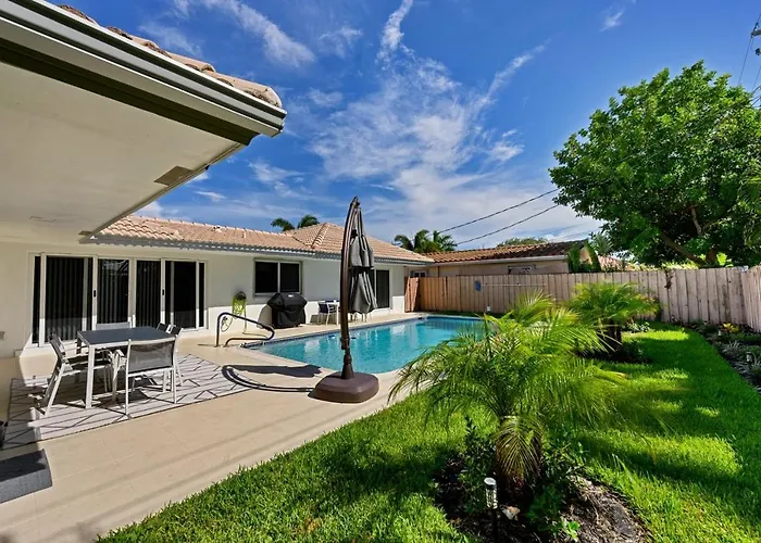 Sail Away Beach Cottage Sleeps 10 Heated Pool