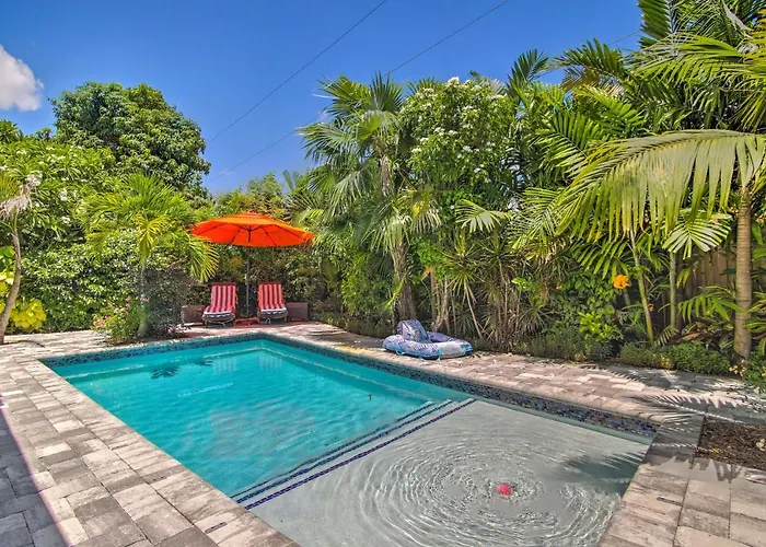 Modern Wilton Manors Home With Outdoor Oasis!