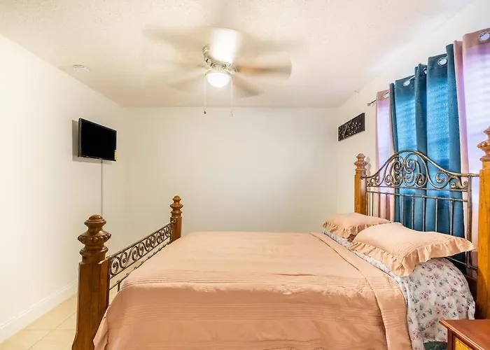Pet friendly Cheerful 1-Bedroom 1Bath At Fort Lauderdale Fl