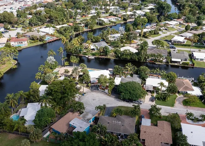 Central Waterfront Villa Salt Wtr Pool Near Beach