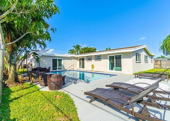 Stunning 5 Bedroom Home With Heated Pool And Game Room