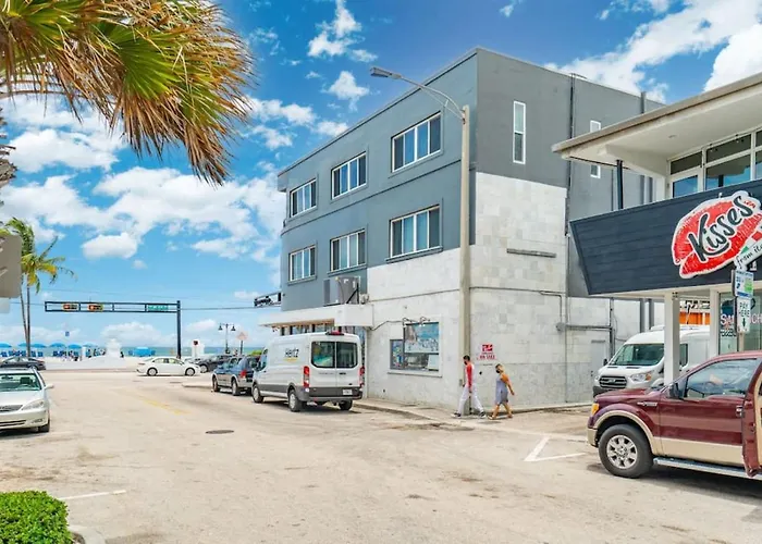 The Purple Pelican Beachfront With Ocean Balcony Unit 4