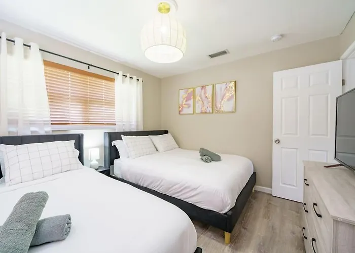Cheerful 3-Bedroom Villa With Pool