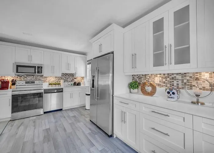 Two Bedroom Residence At Ft Lauderdale With Trampoline, Games & More Fort Lauderdale