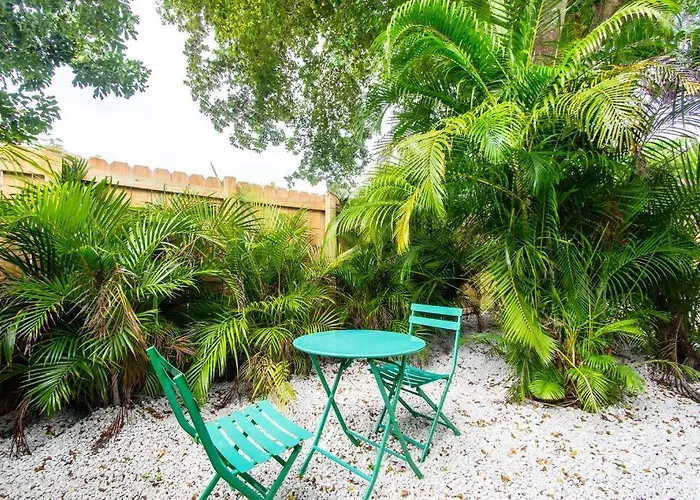 The Foliage Home