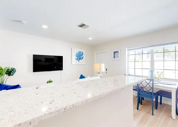 Lauderdale Looker -Unit 3