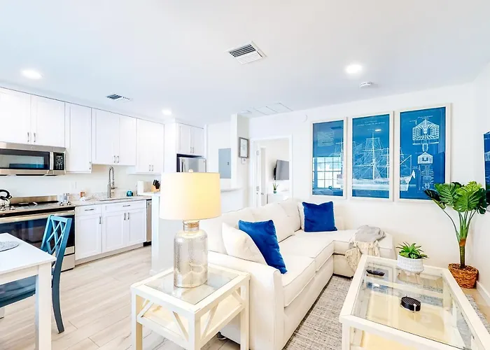 Lauderdale Looker -Unit 3