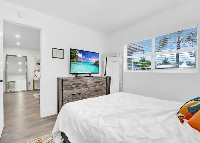 Haustierfreundliches Villa Zach'S Modern Tropical Retreat Fort Lauderdale