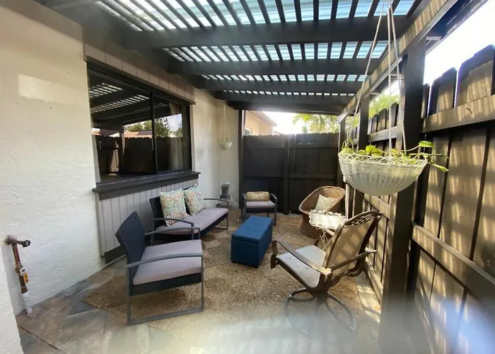 Luxury Villa With California King