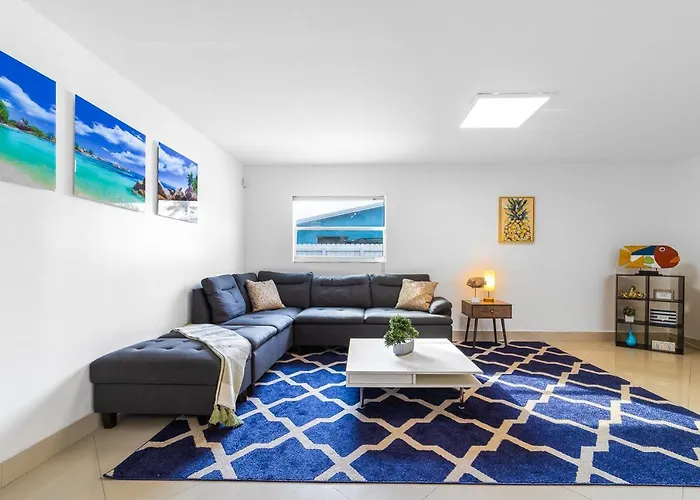 Lake Life Pool House 4 Bdr 2Ba