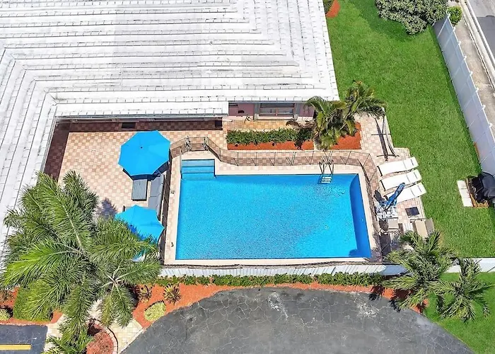 Heated Pool Free Parking Bbq Close 2 Ftl Beach!