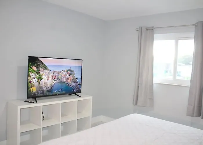 Steps Away From Hard Rock Casino, Las Olas Beach, And Fll Airport, Fully Furnished House Fort Lauderdale