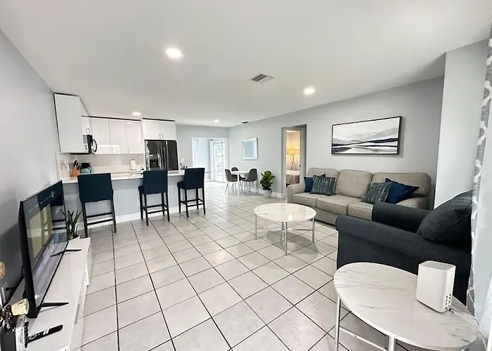 Steps Away From Hard Rock Casino, Las Olas Beach, And Fll Airport, Fully Furnished House Fort Lauderdale
