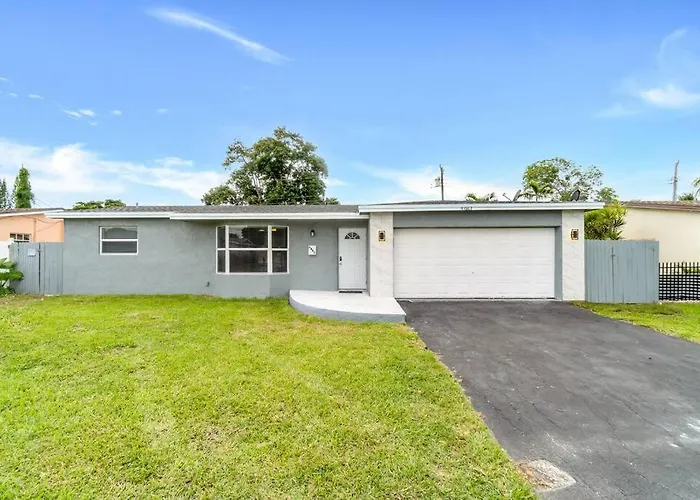 Hidden Gem 4 Bedroom Home With Private Pool & Game Room