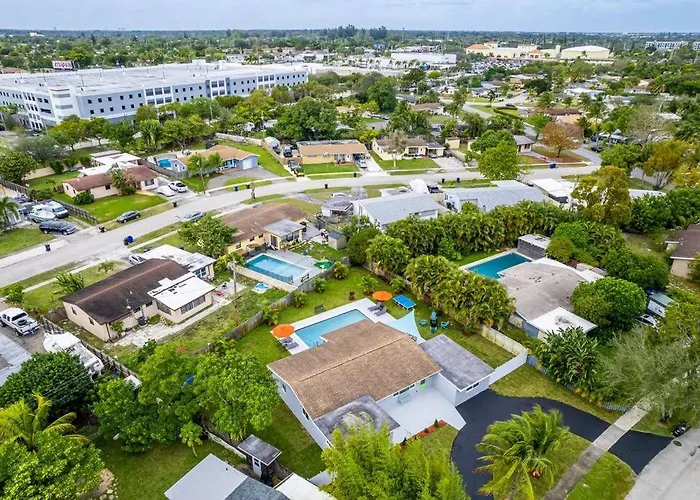 Spacious 5 Bedrooms With Large Pool, 12 Minutes To The Ocean
