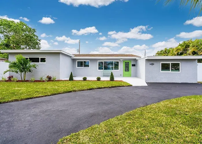Spacious 5 Bedrooms With Large Pool, 12 Minutes To The Ocean