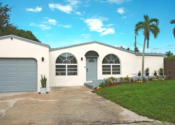 Casa Teka - Lauderdale Vacation Home, Pool, Near Beach Fort Lauderdale