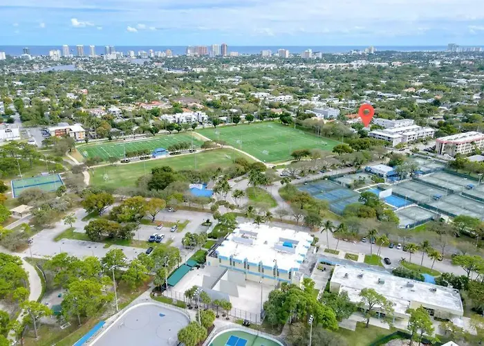 Luxe Victoria Park, King Ensuite, Pool, Walk To Las Olas, Starlink