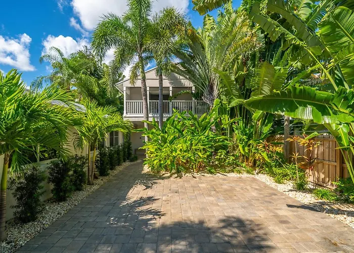 Luxe Victoria Park, King Ensuite, Pool, Walk To Las Olas, Starlink