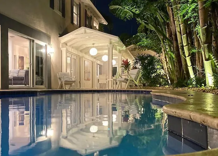 Luxe Victoria Park, King Ensuite, Pool, Walk To Las Olas, Starlink